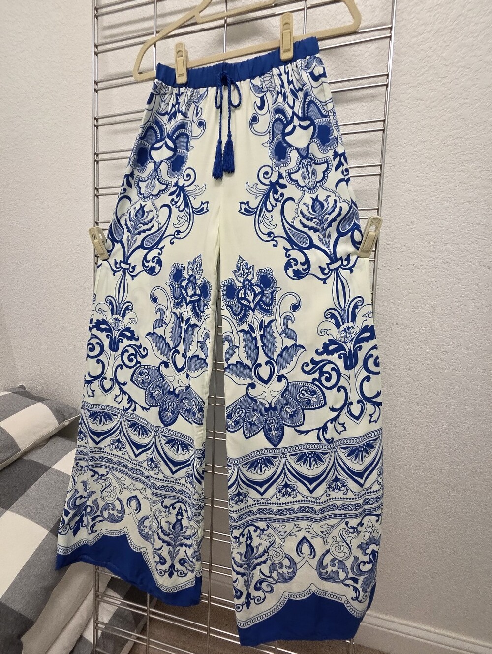 Forever 21 Cream and Blue Wide-Leg Printed Jumpsuit Pants - Picture 10 of 11